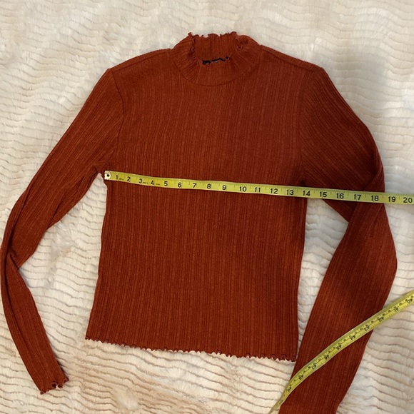 Forever 21 Cute Lightly Ribbed Long sleeve Lettuce Edge Mock Turtleneck - Picture 4 of 5